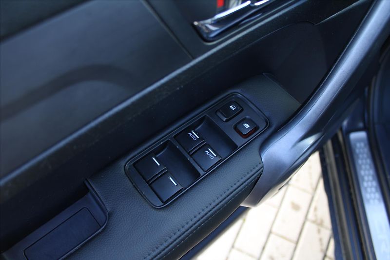 Honda CR-V 2.0i-VTEC 4x4 A/T EXECUTIVE ČR - fotka 20 z 20