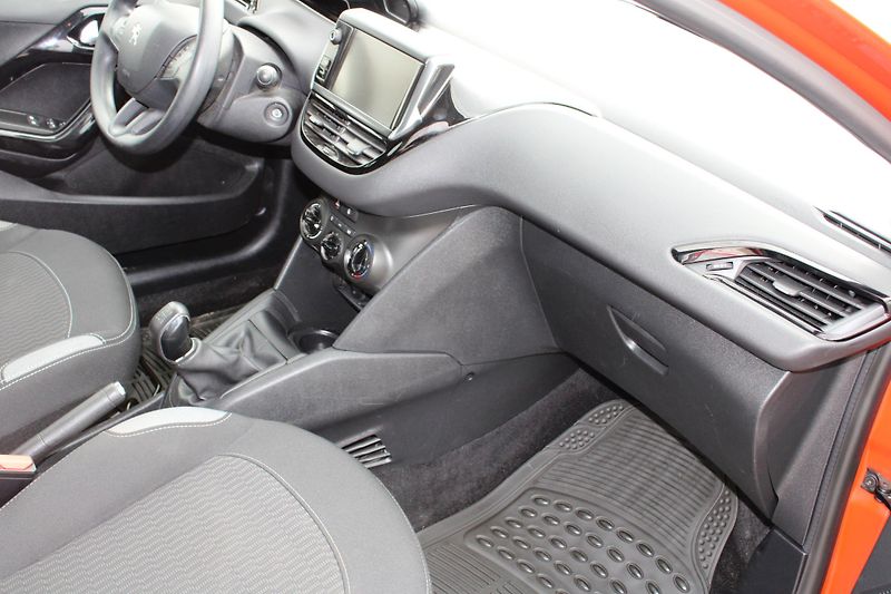 Peugeot 208 (2016) 1,6HDI KLIMA EL.OKNA ESP PC - fotka 12 z 15