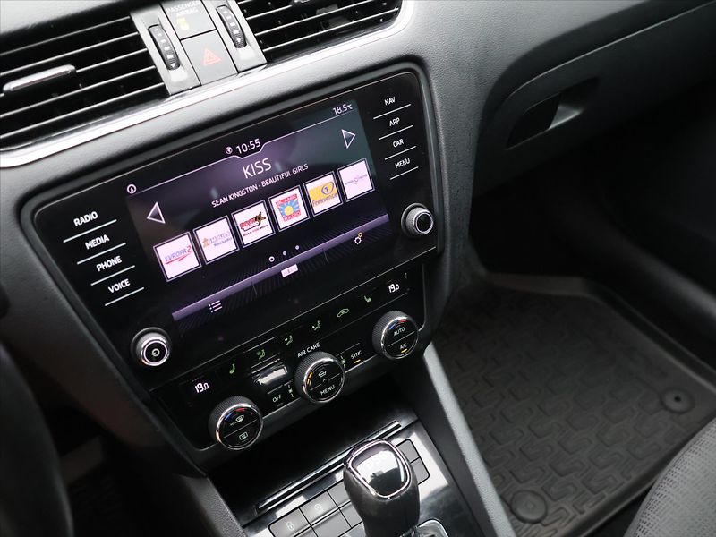 Škoda Octavia 2,0 TDI 110kW DSG Style CZ - fotka 18 z 28