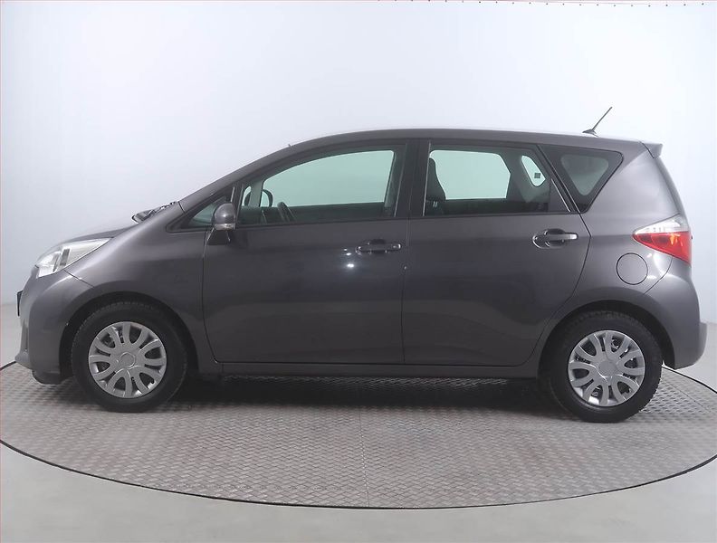 Toyota Verso (2011) 1.33 VVT-i, po STK, rezervace - fotka 3 z 14