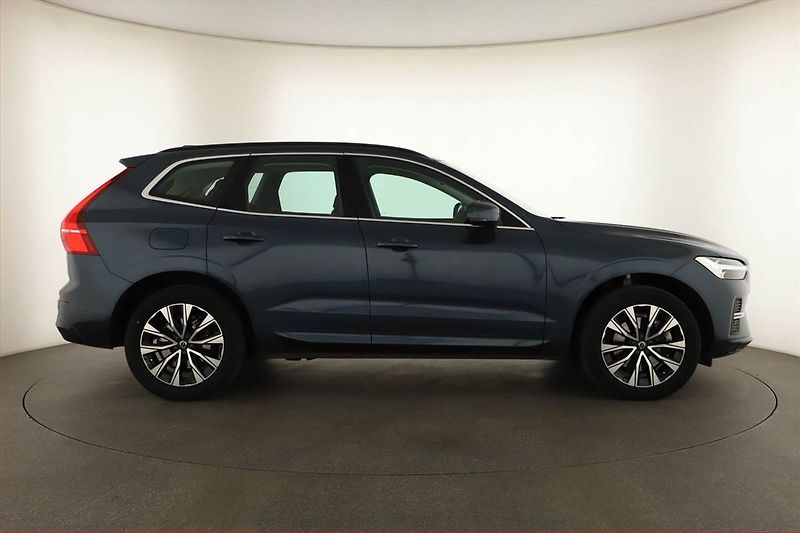 Volvo XC60 (2023) B4 - fotka 6 z 20