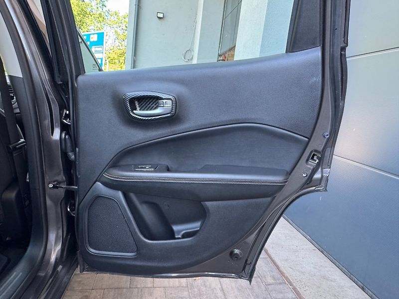 Jeep Compass (2018) 1.4 Multiair Longitude - fotka 12 z 33