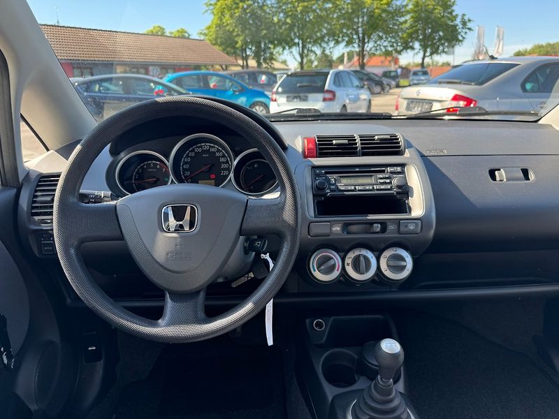 Honda Jazz (2006) 1.2i 57kW - fotka 19 z 29
