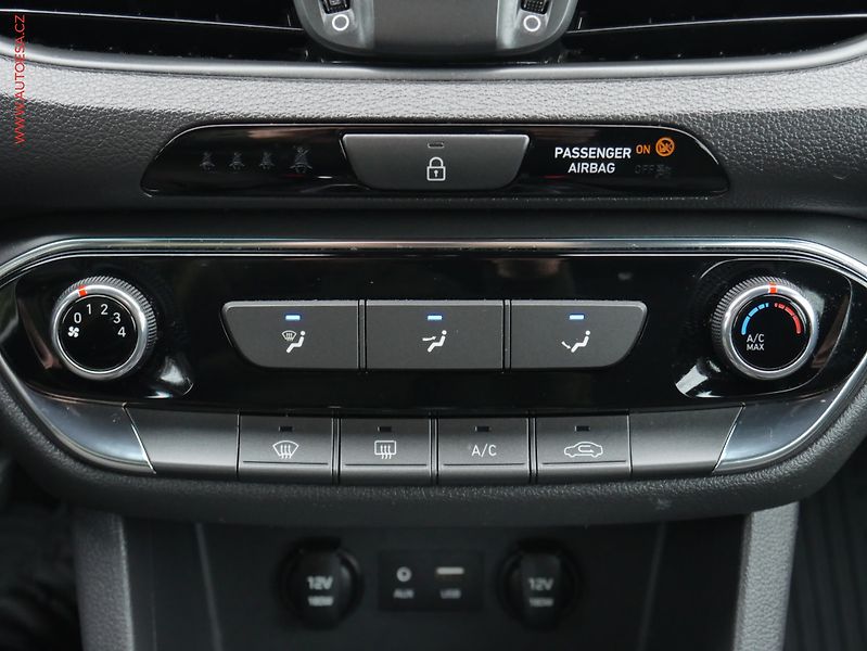 Hyundai i30 (2018) 1.4T-GDi, 2.maj,ČR, AC, park - fotka 16 z 21