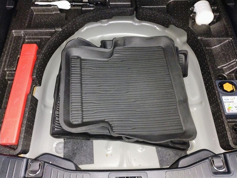 Ford Kuga 1.5T EcoBoost, Titanium  - fotka 18 z 26