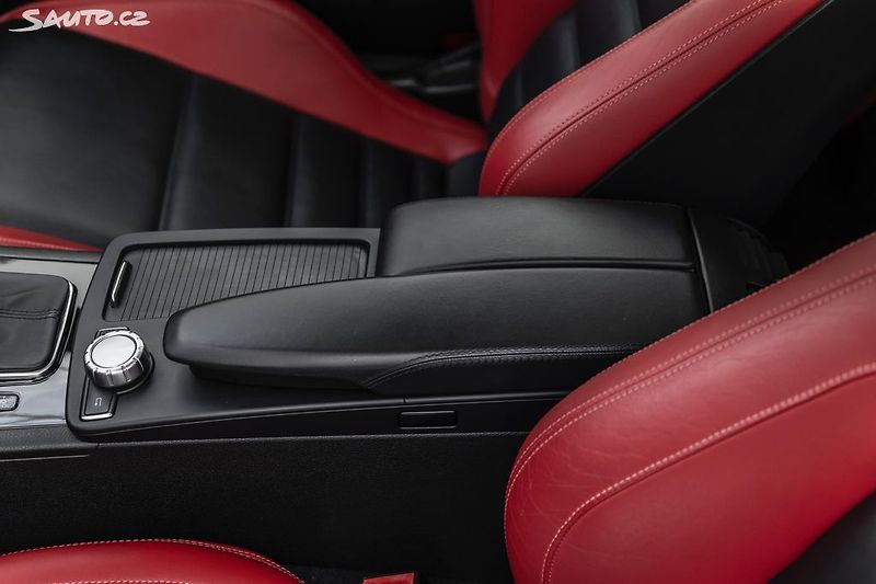 Mercedes-Benz Třídy C 63AMG Coupe*krásný stav*Servis - fotka 33 z 50