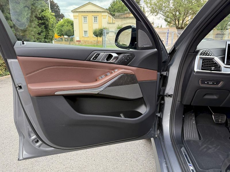 BMW X7 xDrive40d M-PRO Indiv. FULL - fotka 13 z 56