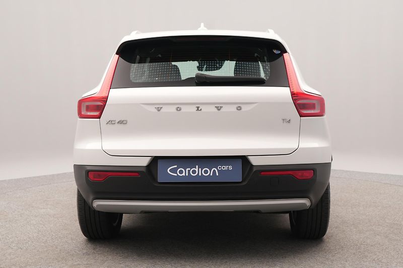 Volvo XC40 T4 MOMENTUM AUT - fotka 9 z 45