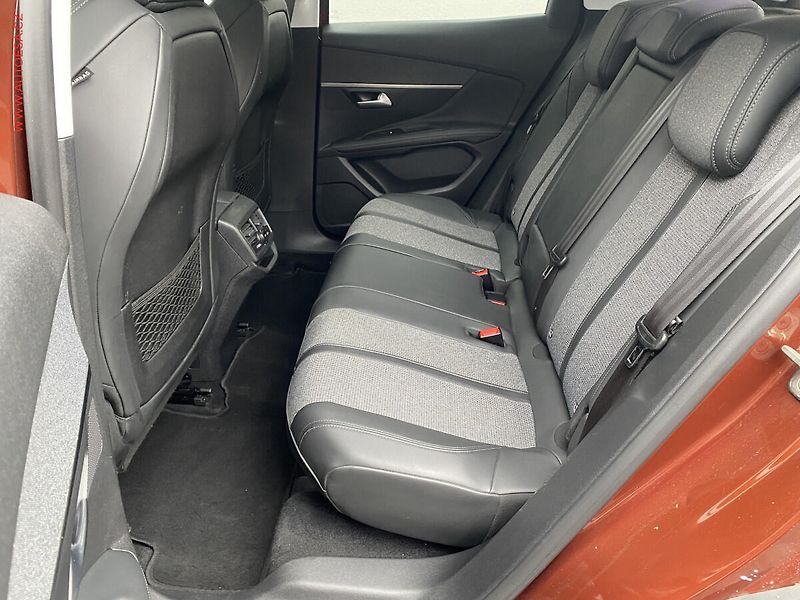 Peugeot 3008 (2019) 1.2PT, Allure, AT, navi - fotka 10 z 19