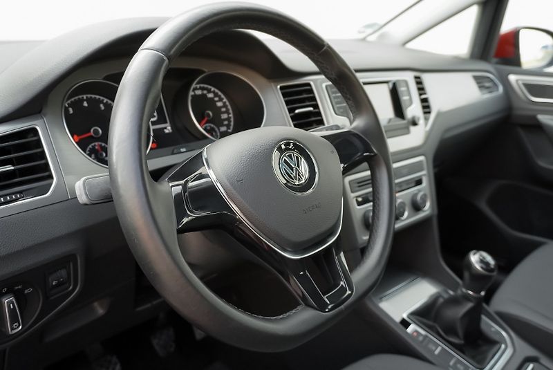 Volkswagen Golf Sportsvan 1.4 TSI - fotka 18 z 32