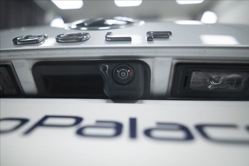 Volkswagen Golf 1,5 TSI KEYLESS KAMERA VÝHŘEV - fotka 42 z 42