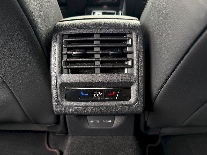 Volkswagen Golf (2023) 2.0 TSI GTI Clubsport 221 kW D - fotka 20 z 24