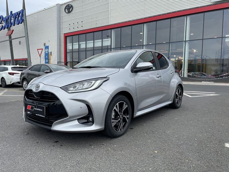 Toyota Yaris 1.5 Hybrid Style ODBĚR IHNED - fotka 9 z 27