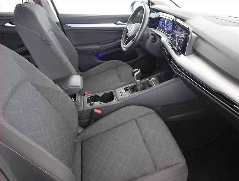 Volkswagen Golf (2023) Life 1.5 TSI, digi klima - fotka 7 z 17