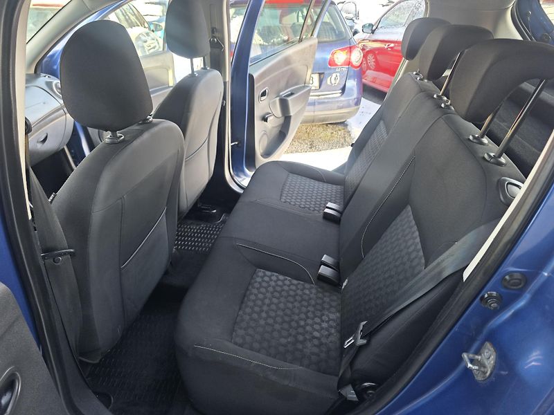 Dacia Sandero 1 2 TZ Klimatizace  - fotka 6 z 19
