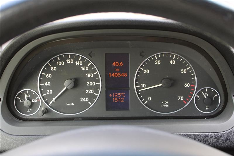 Mercedes-Benz Třídy A A150i / 70kW - na díly !!! - fotka 15 z 26