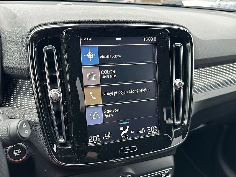 Volvo XC40 B4 R-Design - fotka 9 z 15