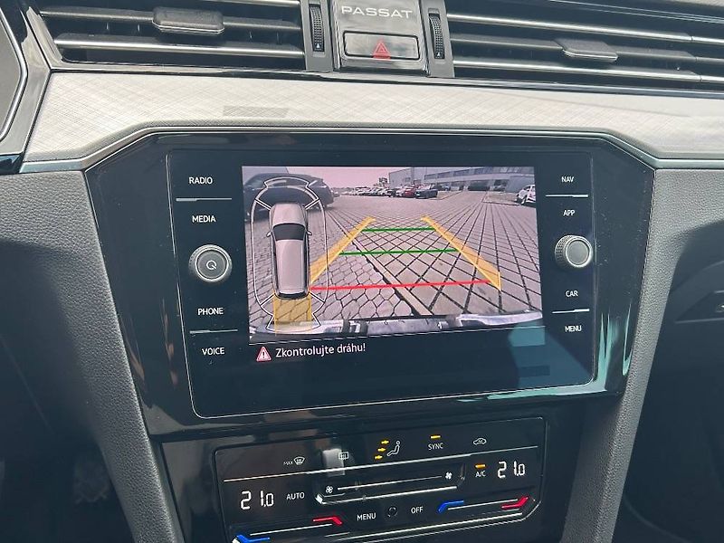 Volkswagen Passat Business  2,0TDi - fotka 18 z 24