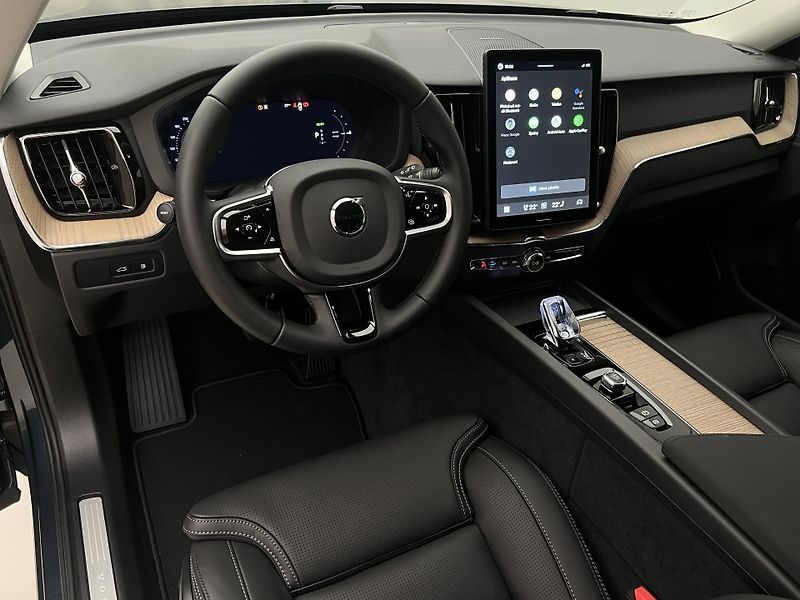 Volvo XC60 (2026) T6 AWD RECHARGE DARK PLUS AUT - fotka 4 z 47