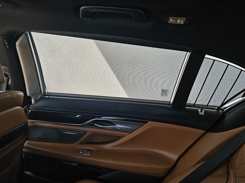 BMW Řada 7 (2016) 740Ld xDrive - fotka 15 z 18