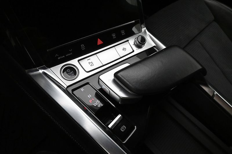 Audi e-tron 55 300 kW QUATTRO S-LINE Záruk - fotka 22 z 31