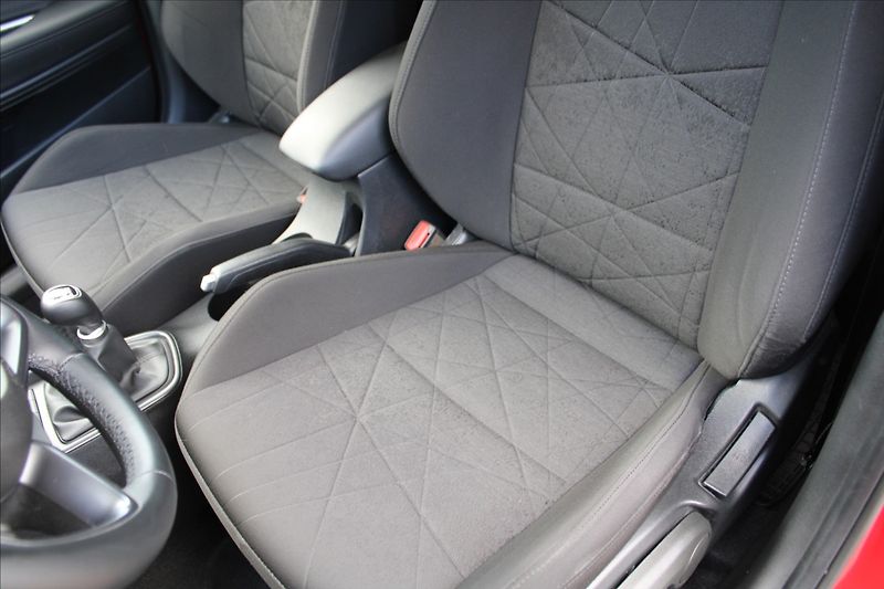 Hyundai Bayon 1,2 i  ČR,1.MAJ,DPH,ZÁRUKA - fotka 21 z 29