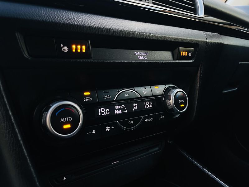 Mazda 3 2.0i MANUÁL VÝHŘEV SENZORY LED - fotka 35 z 40