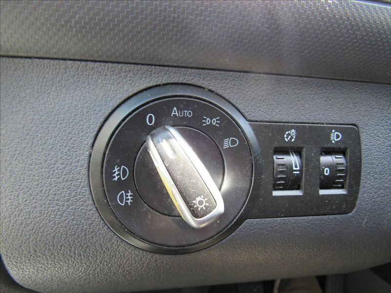 Volkswagen Caddy 1,9 TDi 77kW 5 míst - fotka 23 z 29