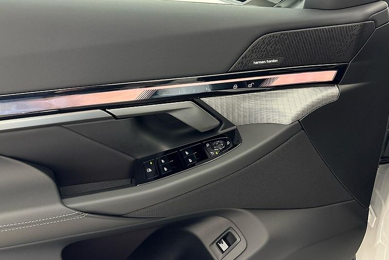 BMW Řada 5 540d xDrive Touring - fotka 13 z 17