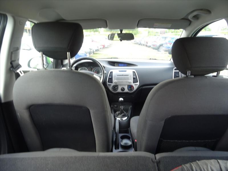 Hyundai i20 1,3 57 kW - fotka 10 z 29