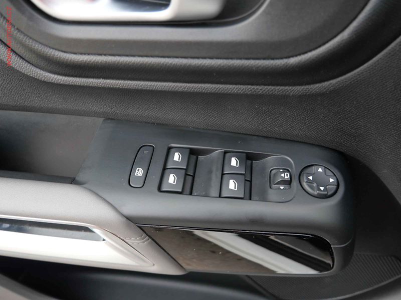 Citroën C5 Aircross (2020) 1.5 HDi, LED, navi - fotka 16 z 24