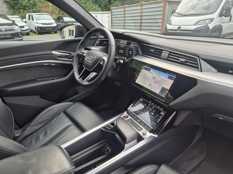Audi e-tron SPORTBACK S 370kw SOH 96% - fotka 39 z 48
