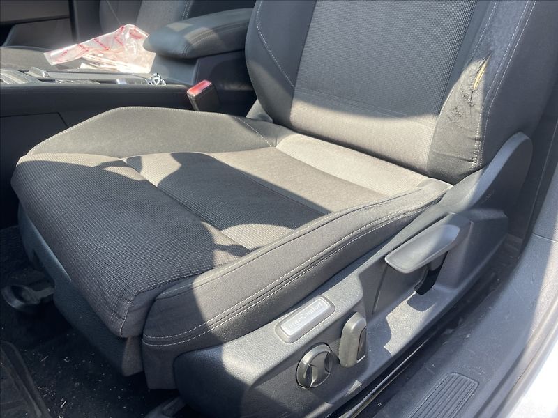Volkswagen Passat 2,0 TDi 110kw Radar DSG GPS Hi - fotka 22 z 43