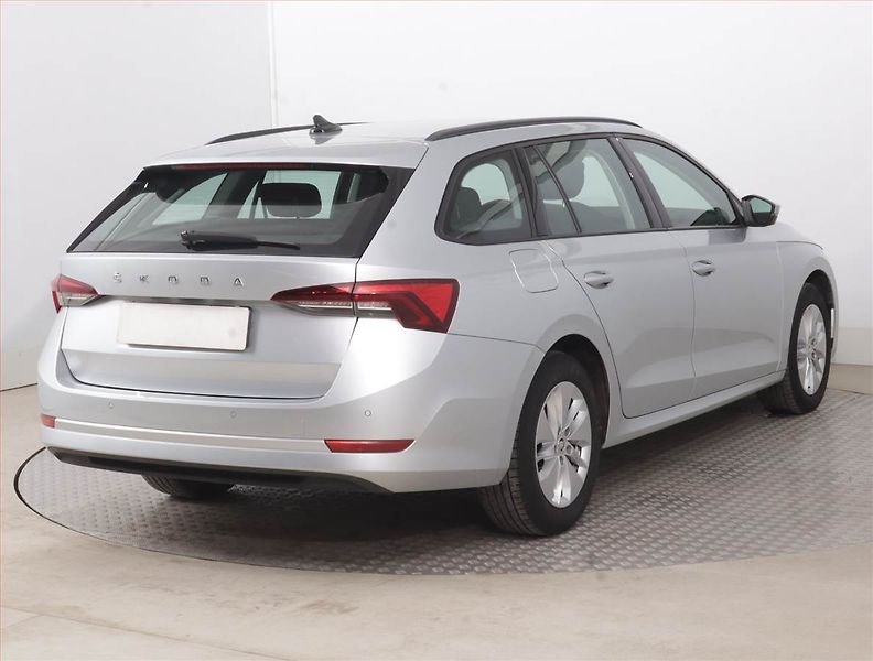 Škoda Octavia (2023) Ambition 2.0 TDI, ČR,1.maj - fotka 5 z 15
