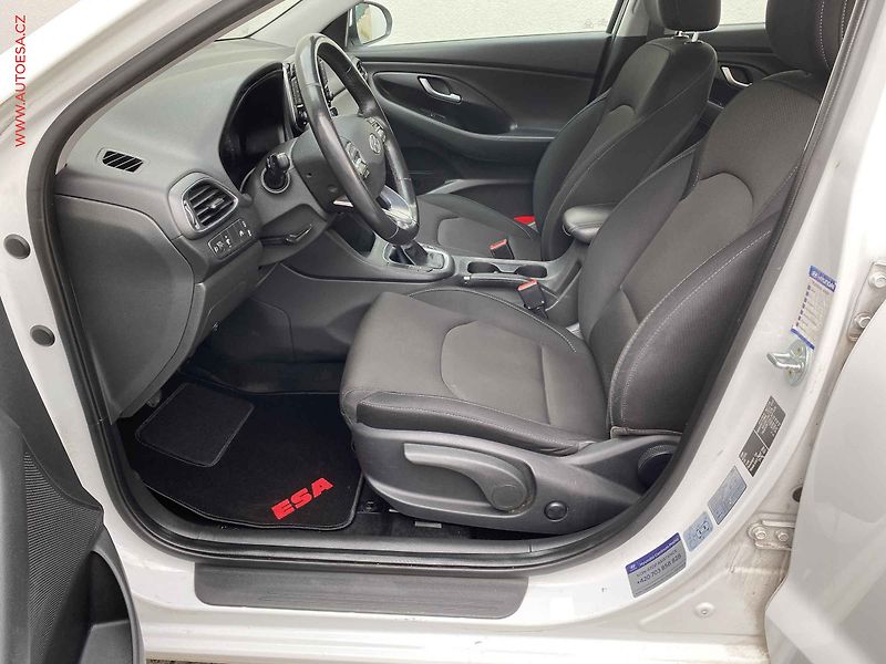 Hyundai i30 (2020) 1.4 T-GDi, ČR, Trikolor, AC - fotka 9 z 17