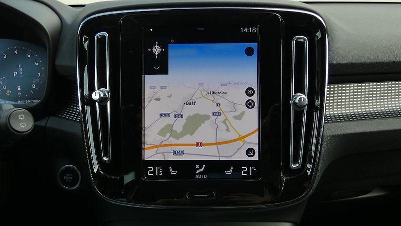 Volvo XC40 B4 AWD R-Design - fotka 14 z 22