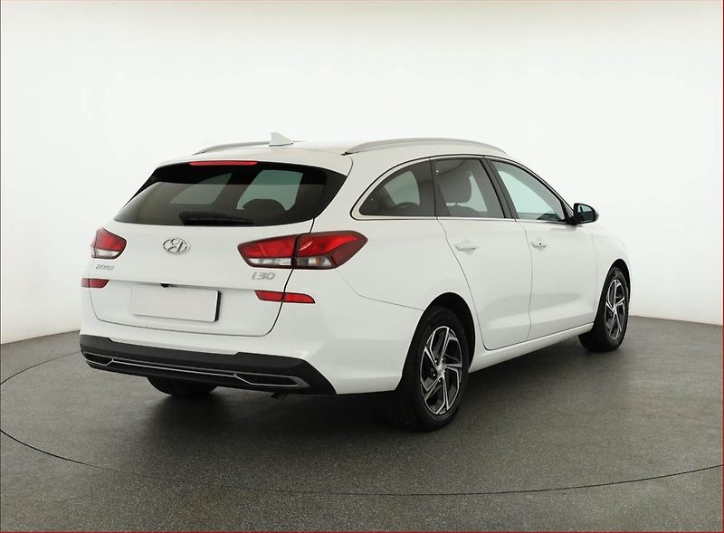 Hyundai i30 (2023) 1.0 T-GDI, Automat, Serv.kniha - fotka 5 z 17