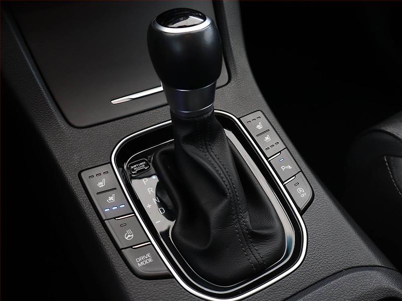 Hyundai i30 (2018) 1.6 CRDi, Automat, Kůže, Navi - fotka 11 z 18