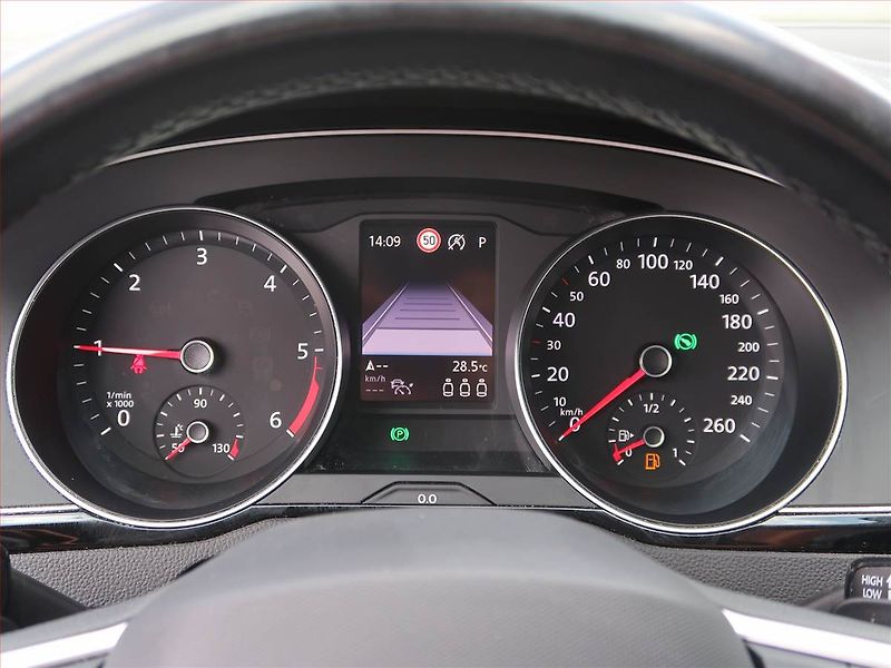Volkswagen Passat (2022) Elegance 2.0 TDI - fotka 11 z 19