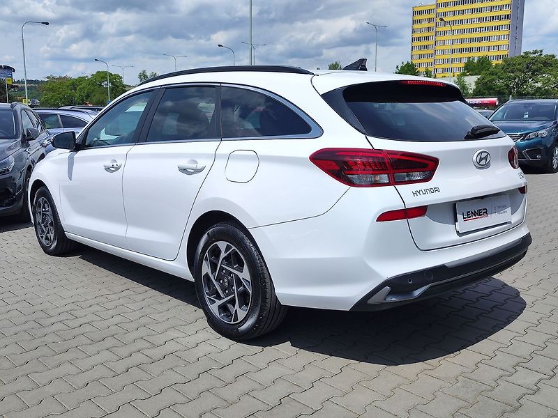Hyundai i30 1.5 T-GDi/103kW Style DCT - fotka 7 z 32