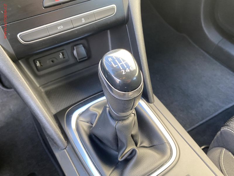 Renault Mégane (2020) 1.3 TCe, TZ, navi, kamera - fotka 15 z 17