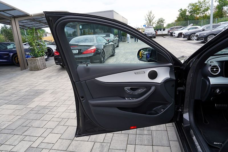 Mercedes-Benz Třídy E E 200 4Matic AMG/LED/360/ČR - fotka 14 z 40