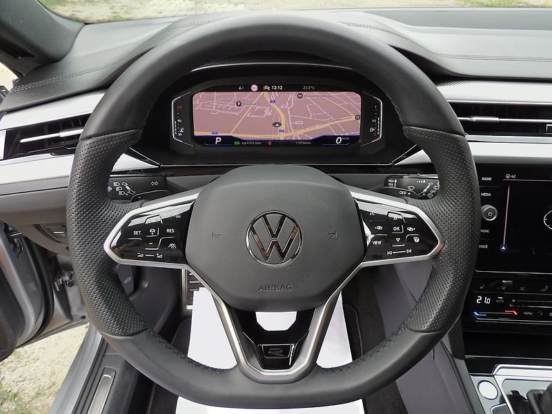Volkswagen Arteon Shooting Brake 2.0TDI DSG 4Motion Rline Tažné - fotka 15 z 36