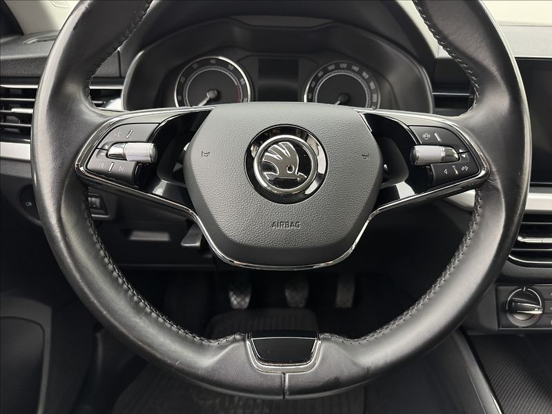 Škoda Kamiq 1,5 TSi 110kW VÝHŘEV TAŽNÉ ČR - fotka 9 z 35