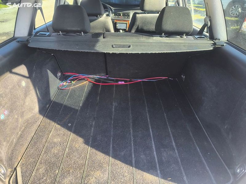 Volkswagen Golf TDI 4X4,PĚKNÝ,VÝBAVA,SERVISKA - fotka 7 z 24