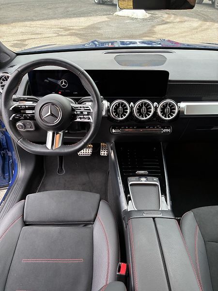 Mercedes-Benz GLB (2024) 200d 4MATIC - fotka 11 z 14