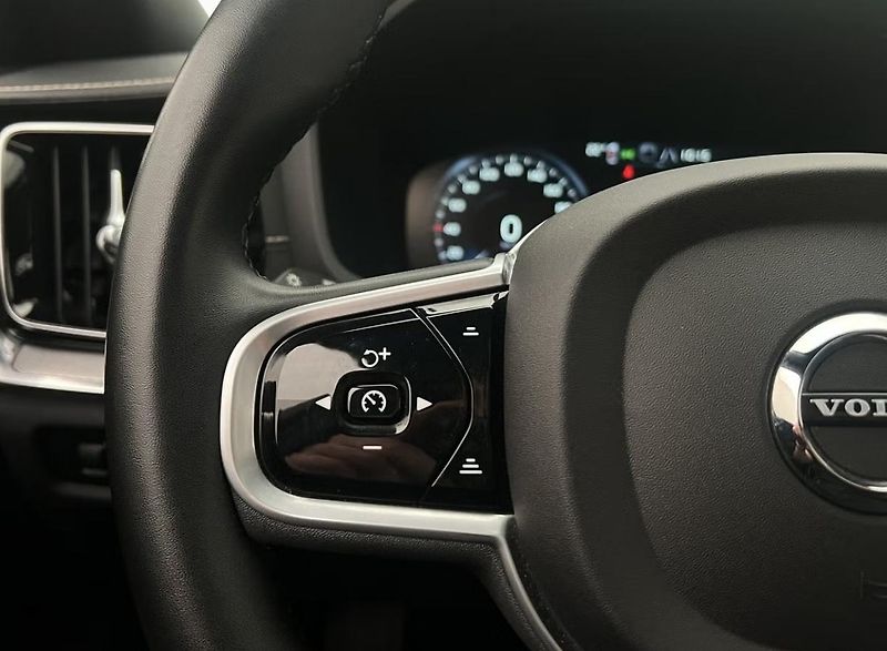 Volvo S60 Recharge T8 AWD R Kam Pano Taž - fotka 20 z 33