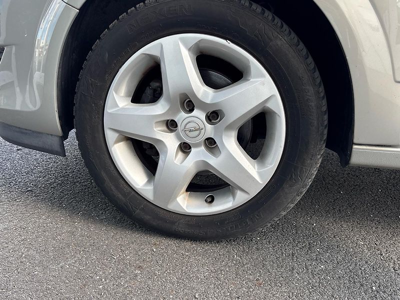 Opel Astra Kombi - fotka 26 z 26