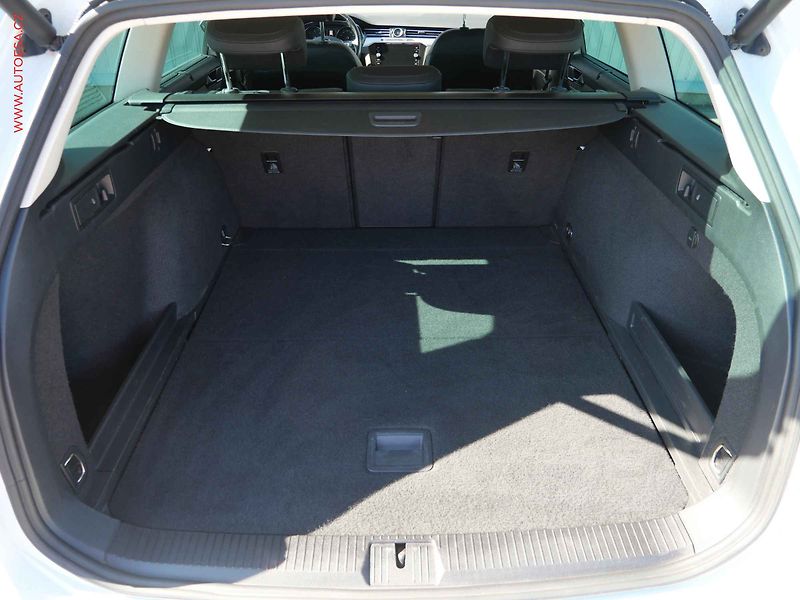 Volkswagen Passat (2019) 2.0TDi, Navi, LED, autoAC - fotka 7 z 22