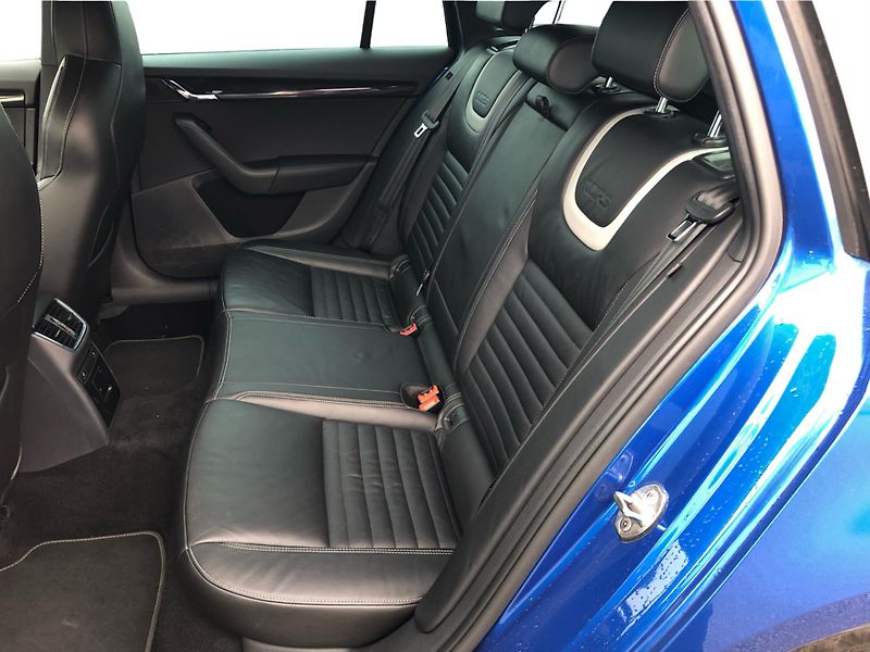 Škoda Octavia Combi 2,0 TDI RS - fotka 12 z 30